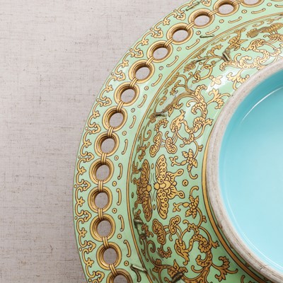 Lot 91 - A large Chinese famille rose plate