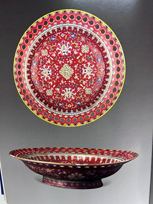 Lot 91 - A large Chinese famille rose plate