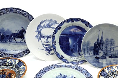 Lot 185 - A collection of Delft pottery