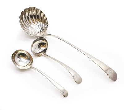 Lot 26 - A George III silver soup ladle