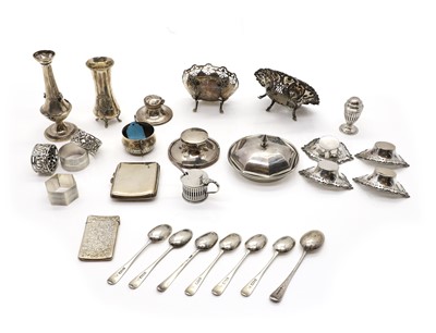 Lot 33 - A group of silver items