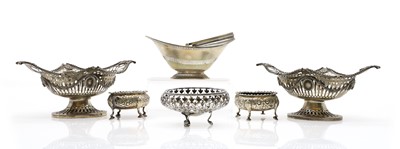 Lot 13 - A collection of silver items
