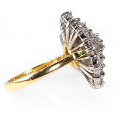 Lot 98 - An 18ct gold diamond cluster ring