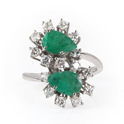 Lot 146 - A diamond and emerald cluster ring, c.1960-70