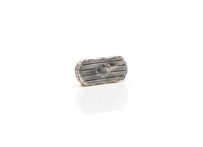 Lot 15A - A Victorian silver vinegarette