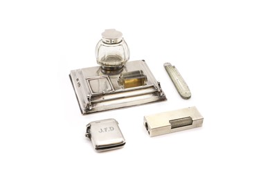 Lot 51 - A collection of silver items