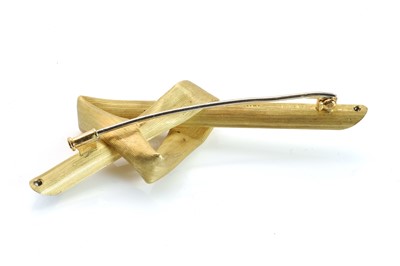 Lot 108 - An 18ct gold and diamond 'Bow Straw Brooch', by Andrew Grima, c.1990's