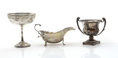 Lot 29 - A group of three silver items