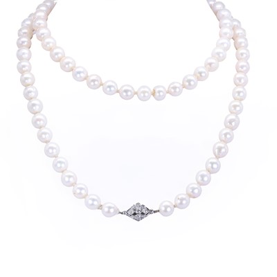 Lot 214 - A single row uniform cultured pearl necklace with a diamond set clasp