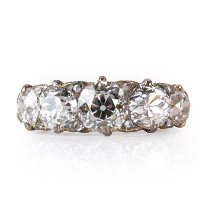 Lot 25 - A late Victorian five stone diamond ring