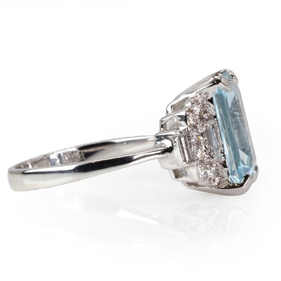 Lot 193 - A white gold aquamarine and diamond ring