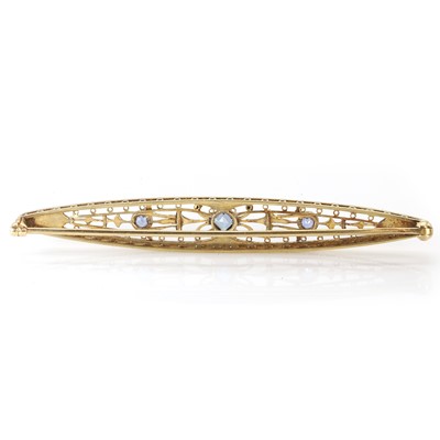Lot 74 - An American sapphire set bar brooch