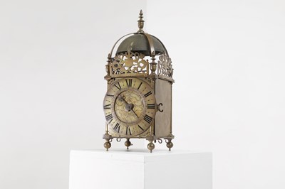 Lot 290 - A brass lantern clock