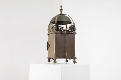 Lot 290 - A brass lantern clock