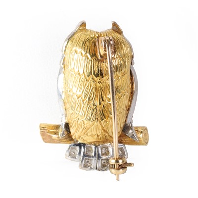 Lot 177 - A two colour gold diamond and emerald novelty brooch