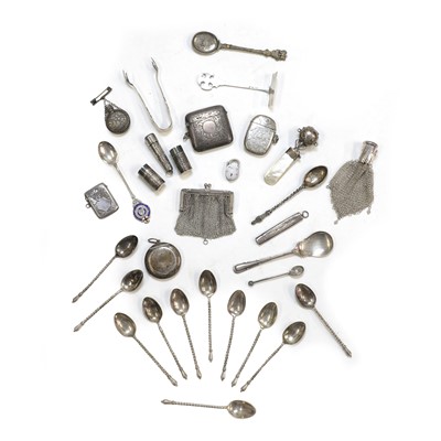 Lot 347 - A collection of silver items