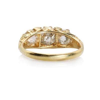 Lot 30 - A late Victorian diamond three stone ring