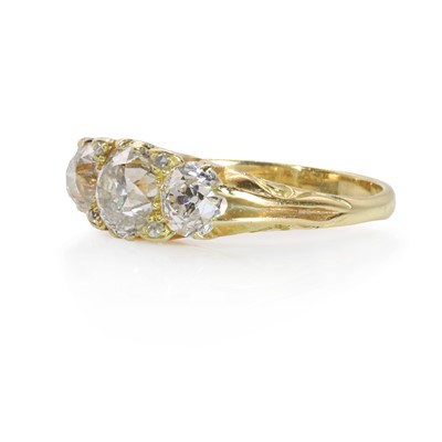 Lot 30 - A late Victorian diamond three stone ring