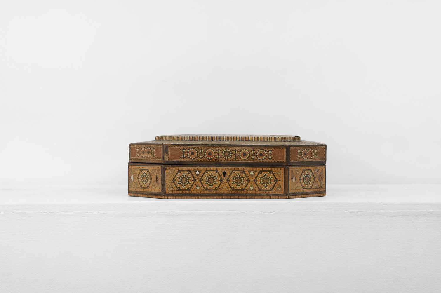 Lot 90 - A mother-of-pearl inlaid octagonal box