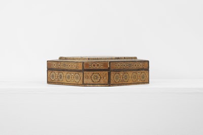 Lot 90 - A mother-of-pearl inlaid octagonal box