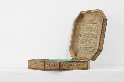 Lot 90 - A mother-of-pearl inlaid octagonal box