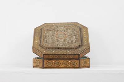 Lot 90 - A mother-of-pearl inlaid octagonal box
