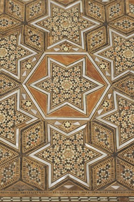 Lot 90 - A mother-of-pearl inlaid octagonal box
