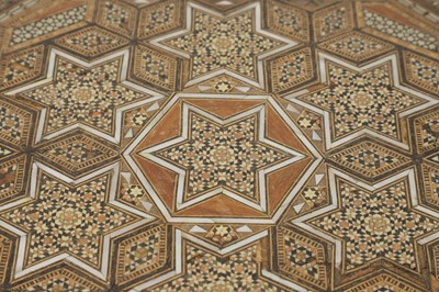 Lot 90 - A mother-of-pearl inlaid octagonal box