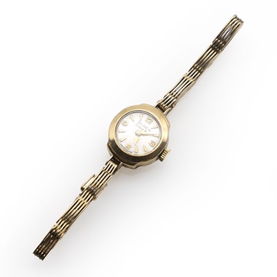 Lot 559 - A ladies' 9ct gold Buren mechanical bracelet watch