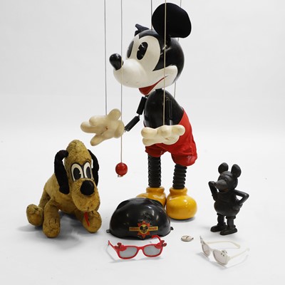 Lot 313 - A group of six Walt Disney items