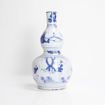 Lot 24 - A Chinese blue and white double gourd vase