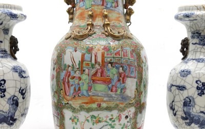 Lot 179 - A pair of Chinese blue and white vases