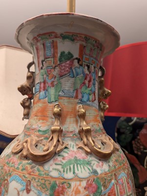 Lot 179 - A pair of Chinese blue and white vases