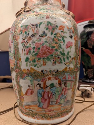 Lot 179 - A pair of Chinese blue and white vases