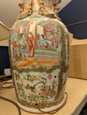 Lot 179 - A pair of Chinese blue and white vases