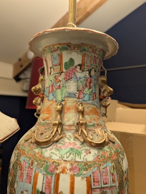 Lot 179 - A pair of Chinese blue and white vases