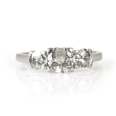 Lot 49 - A platinum diamond three stone ring