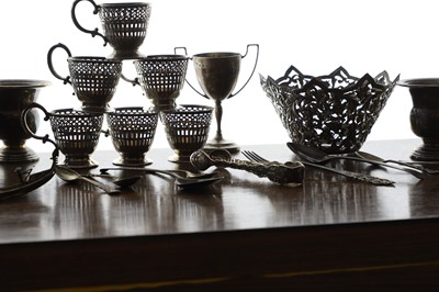 Lot 86 - A collection of silver items