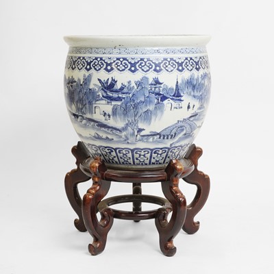 Lot 61 - A Chinese blue and white fishbowl