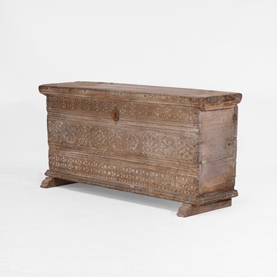 Lot 12 - A small oak chest