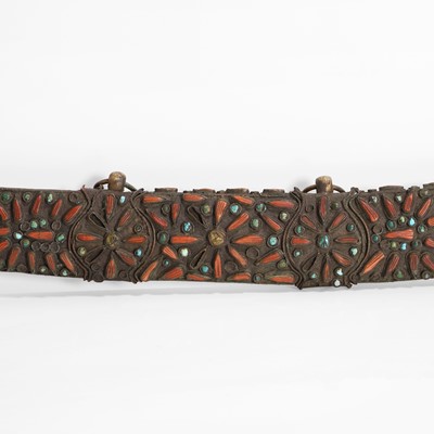 Lot 448 - An Ottoman gold-damascened steel kilij sword
