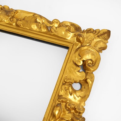Lot 100 - A Florentine carved giltwood mirror