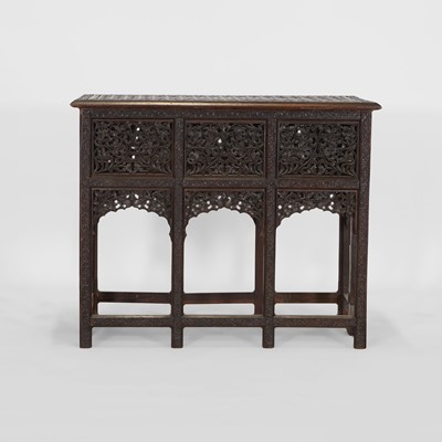Lot 568 - A rectangular rosewood side table