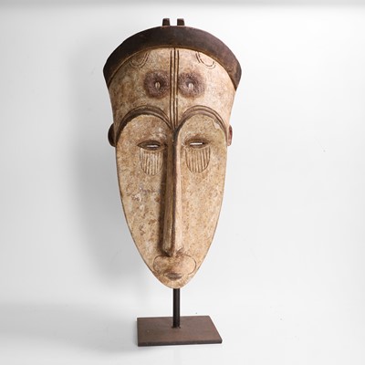 Lot 179 - A large painted Ngil-type mask