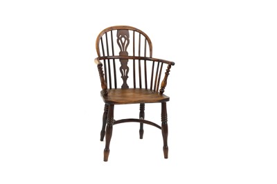 Lot 528 - A yew and elm windsor chair