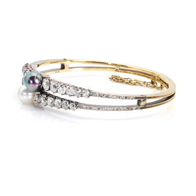 Lot 55 - An 18ct gold diamond and pearl hinged bangle