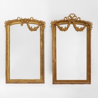 Lot 333 - A pair of giltwood wall mirrors