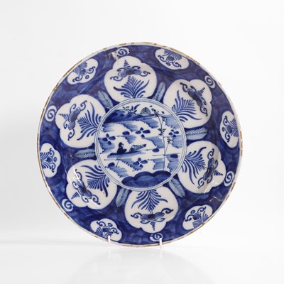 Lot 467 - A delft blue and white dish