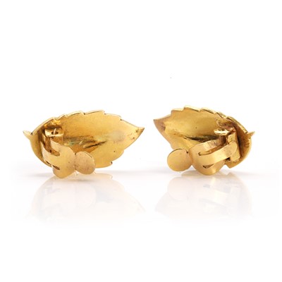 Lot 161 - A pair of gold clip earrings