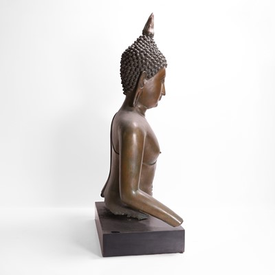 Lot 128 - A bronze figure of the Buddha